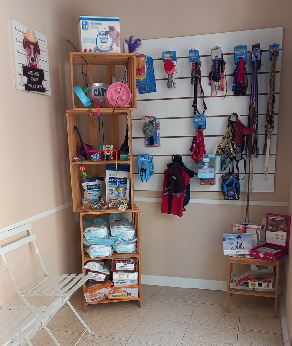 Sala de espera y tienda de complementos